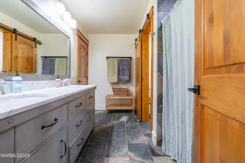 Bath - 171 Pine Dr, Stateline, NV 89449 photo 2 of 2