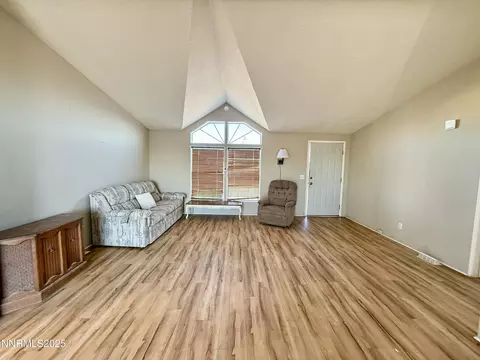 195 W Classic Way, Fallon, NV 89406 photo 6