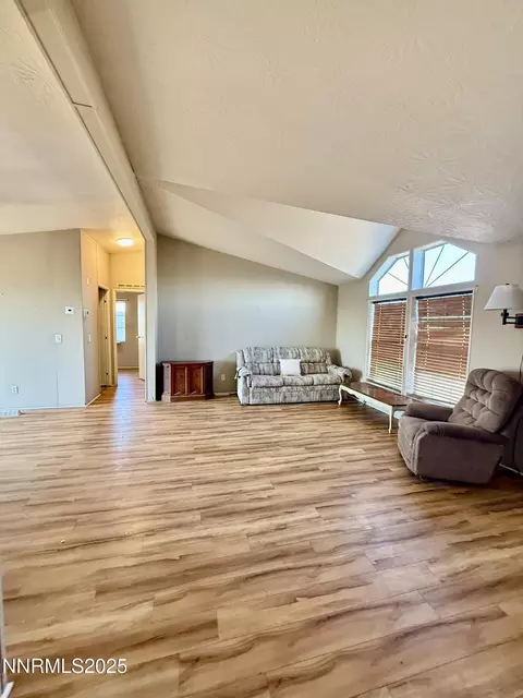 195 W Classic Way, Fallon, NV 89406 photo 4