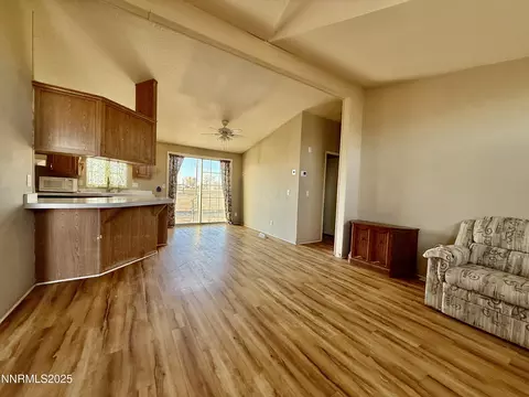 195 W Classic Way, Fallon, NV 89406 photo 3