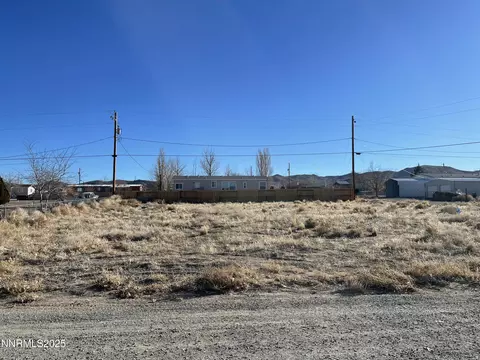 38 Buffalo Ln, Yerington, NV 89447