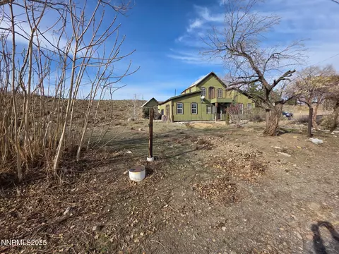 135 River St, Dayton, NV 89403