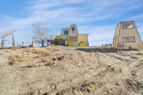 8800 E Badger Cir, Silver Springs, NV 89429
