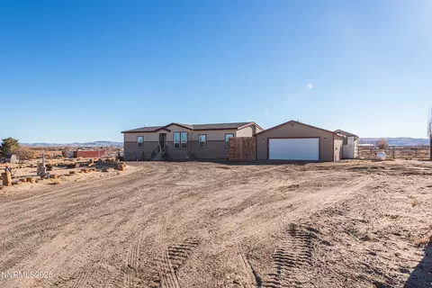 2595 E 4th St, Silver Springs, NV 89429