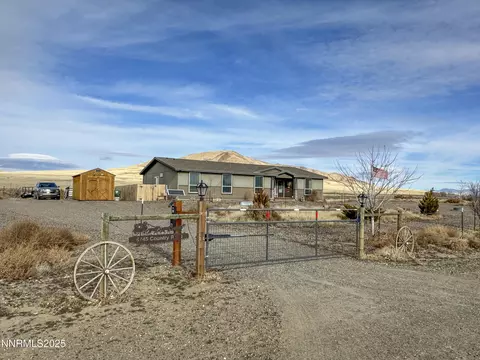 6745 Country Rd, Winnemucca, NV 89445
