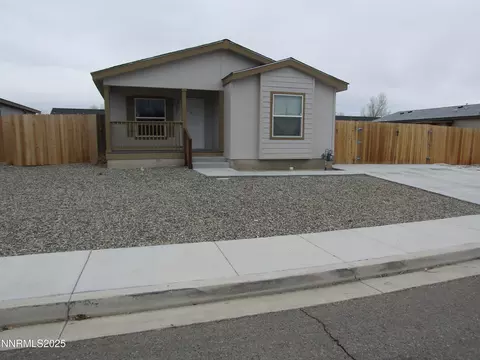 202 Quail Run Dr, Yerington, NV 89447