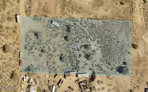 558 Quartz Ln, Sun Valley, NV 89433