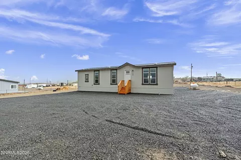 3695 E 10th St, Silver Springs, NV 89429