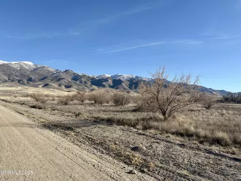 21990 Summer View Dr, Lovelock, NV 89419