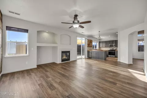 Living - 119 Red Oak Ct, Fernley, NV 89408 photo 4 of 7