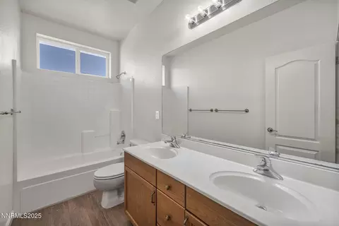 Bath - 119 Red Oak Ct, Fernley, NV 89408 photo 4 of 6