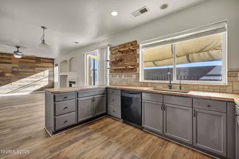 Kitchen - 119 Red Oak Ct, Fernley, NV 89408 photo 2 of 5
