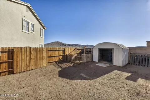 Exterior - 119 Red Oak Ct, Fernley, NV 89408 photo 7 of 9