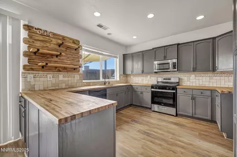Kitchen - 119 Red Oak Ct, Fernley, NV 89408 photo 1 of 5