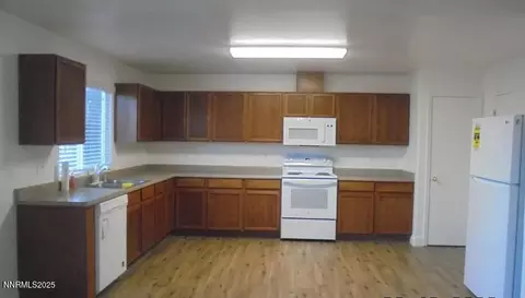 Kitchen - 7775 Key Largo Dr, Reno, NV 89506 photo 2 of 2