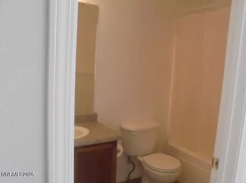 Bath - 7775 Key Largo Dr, Reno, NV 89506 photo 2 of 3