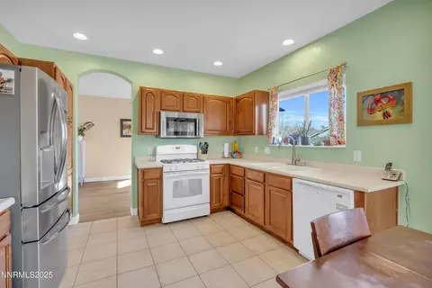 Kitchen - 10060 Eagle Greens Ct, Reno, NV 89521 photo 2 of 4