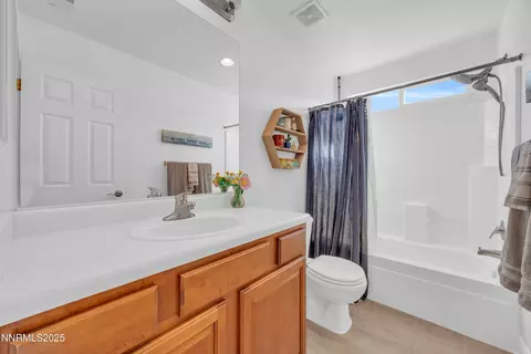 Bath - 10060 Eagle Greens Ct, Reno, NV 89521 photo 4 of 5