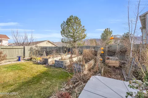 Exterior - 10060 Eagle Greens Ct, Reno, NV 89521 photo 6 of 10