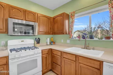 Kitchen - 10060 Eagle Greens Ct, Reno, NV 89521 photo 3 of 4