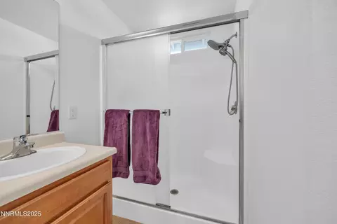 Bath - 10060 Eagle Greens Ct, Reno, NV 89521 photo 3 of 5