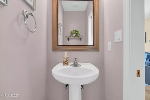 Bath - 10060 Eagle Greens Ct, Reno, NV 89521 photo 5 of 5