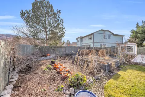 Exterior - 10060 Eagle Greens Ct, Reno, NV 89521 photo 5 of 10