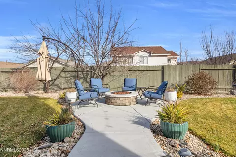 Exterior - 10060 Eagle Greens Ct, Reno, NV 89521 photo 7 of 10