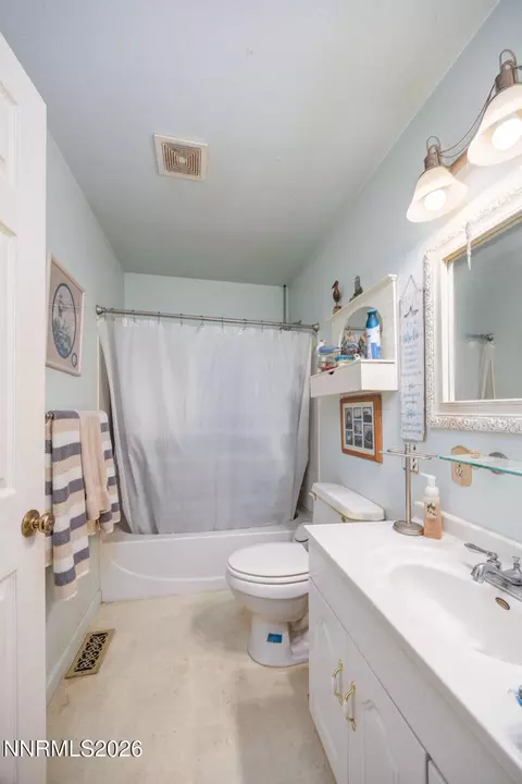 Bath - 2000 Trails End Dr, Fallon, NV 89406 photo 1 of 2