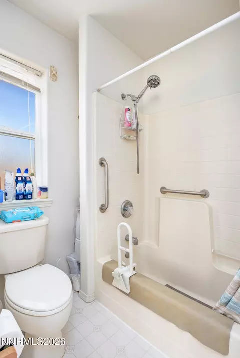 Bath - 2100 Birch Ln, Fallon, NV 89406 photo 3 of 3