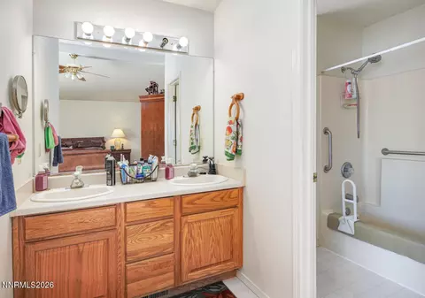 Bath - 2100 Birch Ln, Fallon, NV 89406 photo 2 of 3