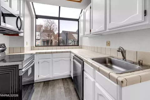 2561 Garfield Dr, Sparks, NV 89431