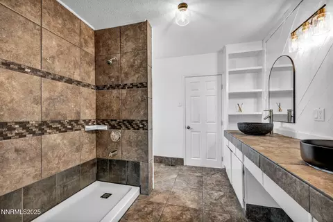Bath - 1281 E 10th St, Reno, NV 89512 photo 2 of 5