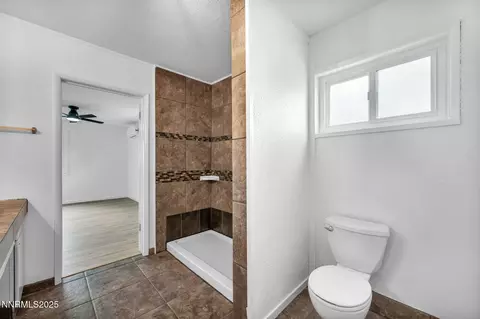 Bath - 1281 E 10th St, Reno, NV 89512 photo 3 of 5