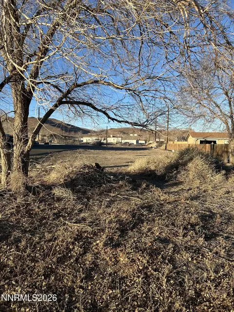 1325 Lahonton Dr, Silver Springs, NV 89429