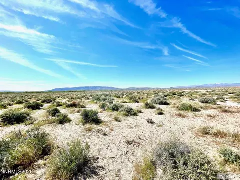 4400 Karyn St, Silver Springs, NV 89429