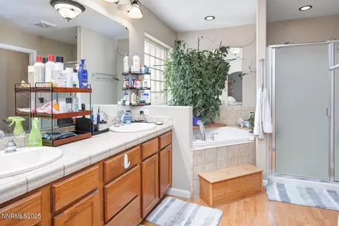 Bath - 5655 Dillon Dr, Fallon, NV 89406 photo 2 of 3