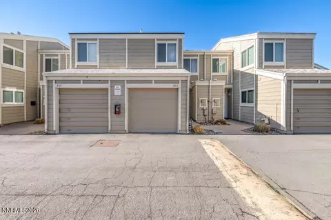 979 Damon Ln, Sparks, NV 89431