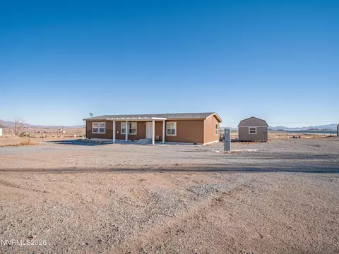 50 Locust Dr, Yerington, NV 89447