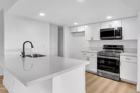 6810 Sunkist Dr, Sparks, NV 89436