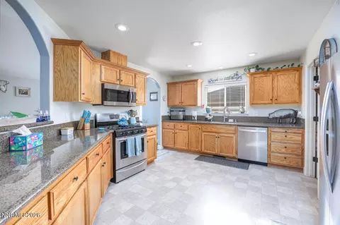 Kitchen - 440 Cornerstone Ct, Fallon, NV 89406 photo 3 of 3