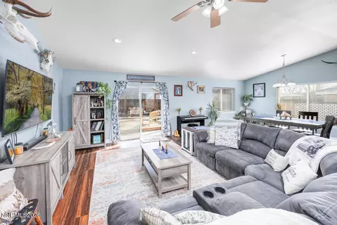 Living - 440 Cornerstone Ct, Fallon, NV 89406 photo 3 of 3