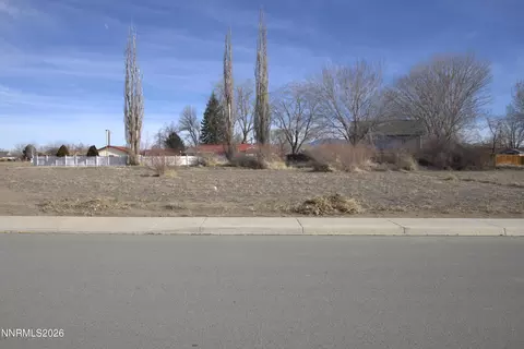 902 S Whitacre St, Yerington, NV 89447