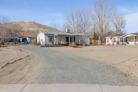 4 Mobil Ct, Yerington, NV 89447