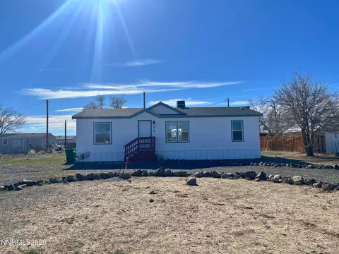 1414 Lahonton Dr, Silver Springs, NV 89429