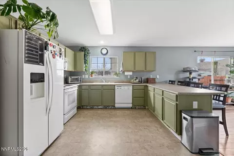 Kitchen - 18213 Silverleaf Ct, Reno, NV 89508 photo 2 of 5