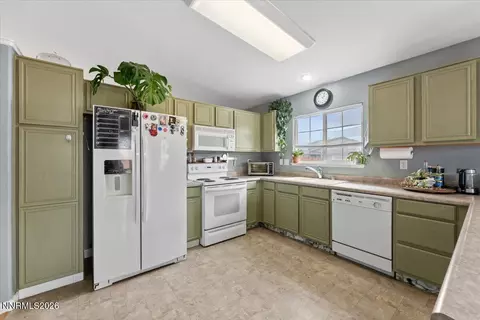 Kitchen - 18213 Silverleaf Ct, Reno, NV 89508 photo 3 of 5