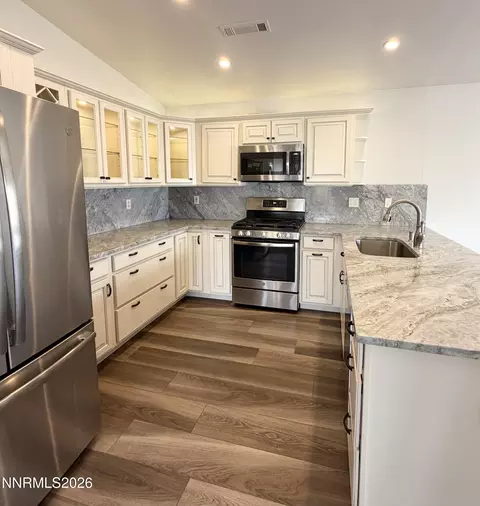 Kitchen - 1174 White Oak Loop, Minden, NV 89423 photo 4 of 6