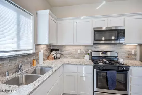 Kitchen - 800 Great Basin Ln, Fallon, NV 89406 photo 3 of 4