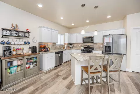 Kitchen - 800 Great Basin Ln, Fallon, NV 89406 photo 2 of 4